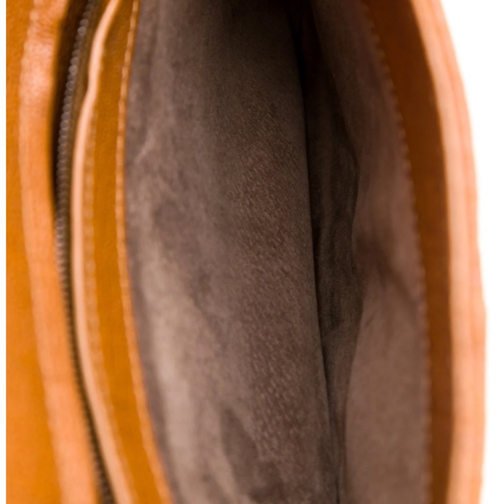 Gorgeous Bottega Veneta Clutch - Picture 6 of 10
